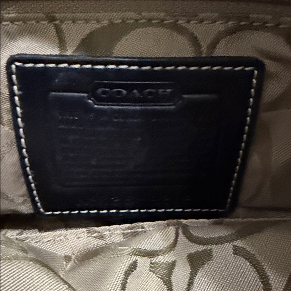 Coach Elegant Black Leather Shoulder Bag - Picture 10 of 13